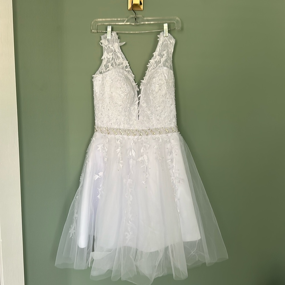 Short white wedding/party dress with lace and sparkles